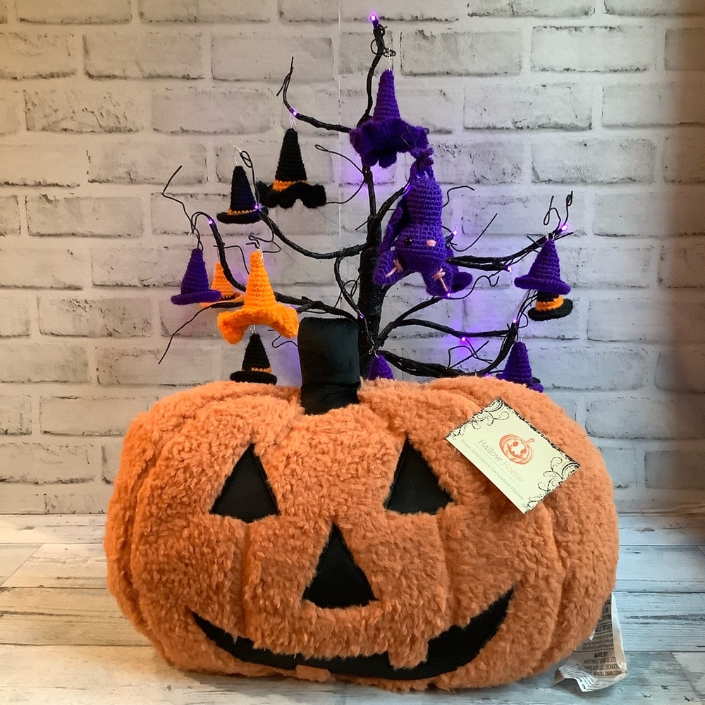 HALLOW HOME 15x18 Faux Fur Figural Jack O Lantern Pillow